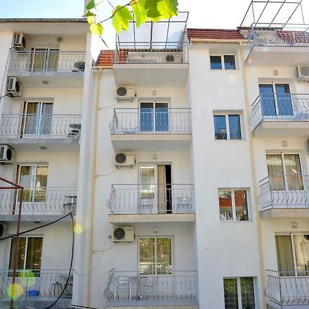 Family Hotel Blazhi 산단스키 외부 사진
