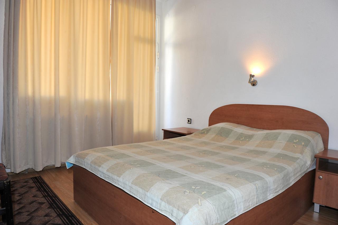 Family Hotel Blazhi 산단스키 외부 사진