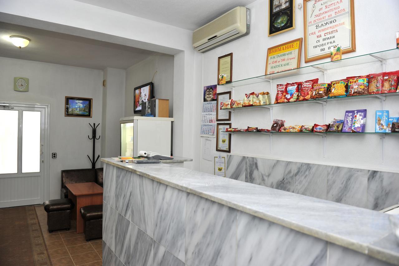Family Hotel Blazhi 산단스키 외부 사진