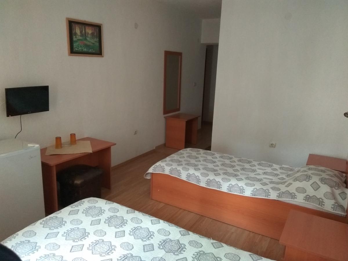 Family Hotel Blazhi 산단스키 외부 사진